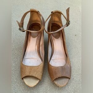 Frye coral ankle strap size 8 leather dress shoe